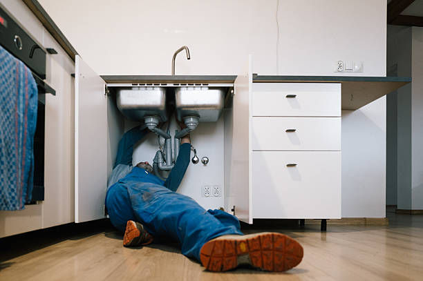 Professional Emergency Plumber technician working in Parrish, FL